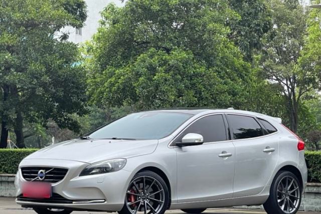 Used Volvo V40 2015 1.6T Zhiyi Edition