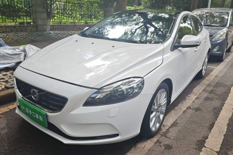 Used Volvo V40 2015 1.6T Zhiyi Edition Guazi used car, China used car export, Used car for sale, Used  cars, Cheapest cars for sale