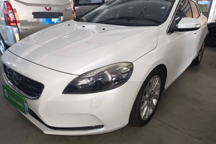 Used Volvo V40 2015 1.6T Zhiyi Edition Guazi used car, China used car export, Used car for sale, Used  cars, Cheapest cars for sale