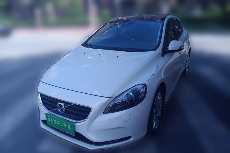 Used Volvo V40 2015 1.6T ZhiShang Edition Guazi used car, China used car export, Used car for sale, Used  cars, Cheapest cars for sale