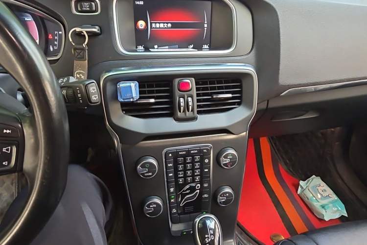 Used Volvo V40 2015 1.6T Zhiyi Edition Audio And AC Panel