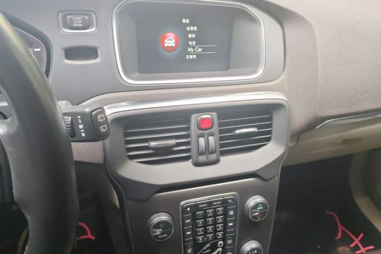 Used Volvo V40 2015 1.6T Zhiyi Edition Audio And AC Panel