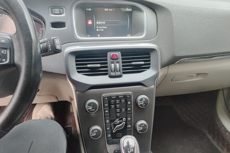 Used Volvo V40 2015 1.6T Zhiyi Edition Audio And AC Panel