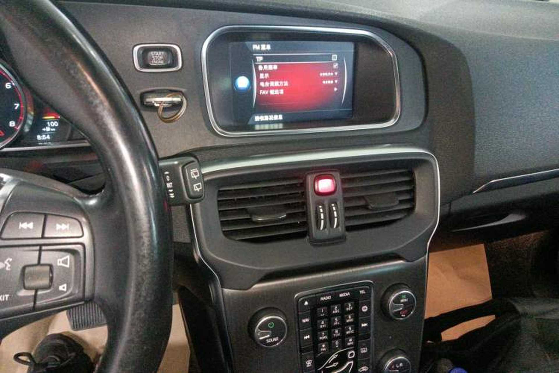 Used Volvo V40 2015 1.6T Zhiyi Edition Audio And AC Panel