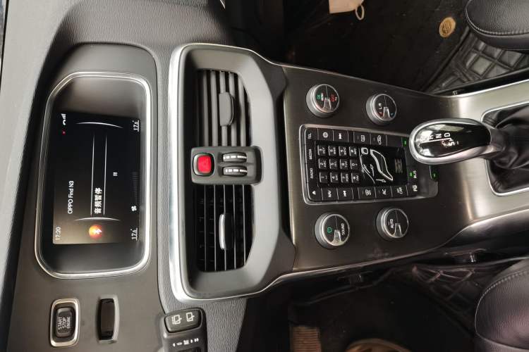 Used Volvo V40 2015 1.6T Zhiya Edition Audio And AC Panel