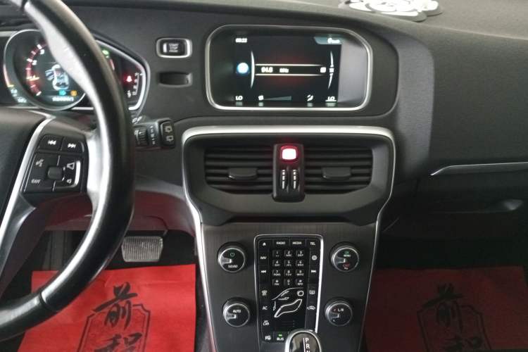Used Volvo V40 2015 1.6T Zhiya Edition Audio And AC Panel