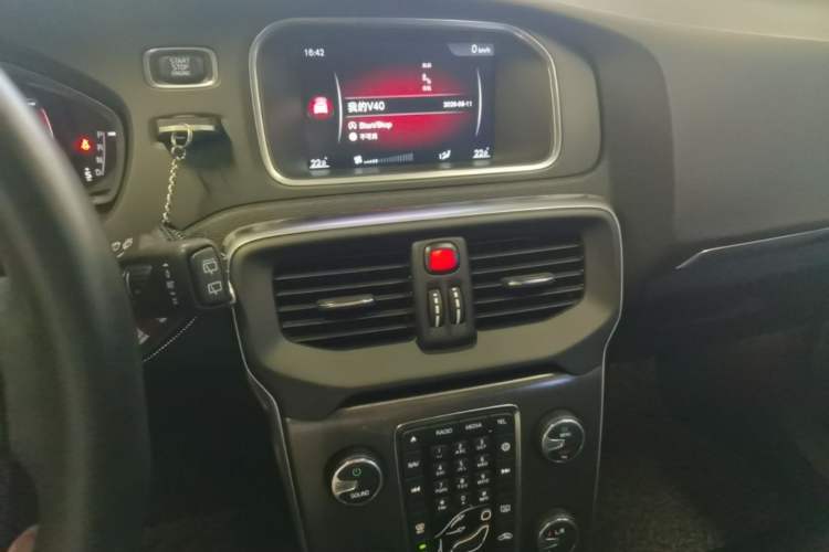 Used Volvo V40 2015 1.6T Zhiya Edition Audio And AC Panel