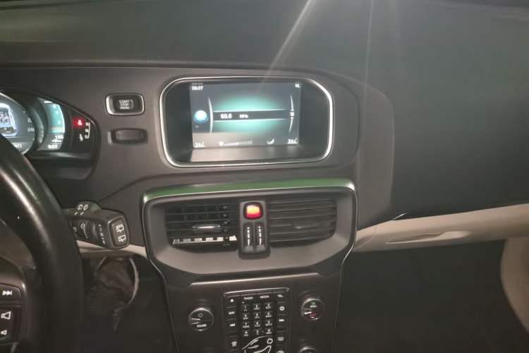 Used Volvo V40 2015 1.6T Zhiya Edition Audio And AC Panel