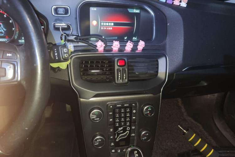 Used Volvo V40 2015 1.6T Zhiya Edition Audio And AC Panel