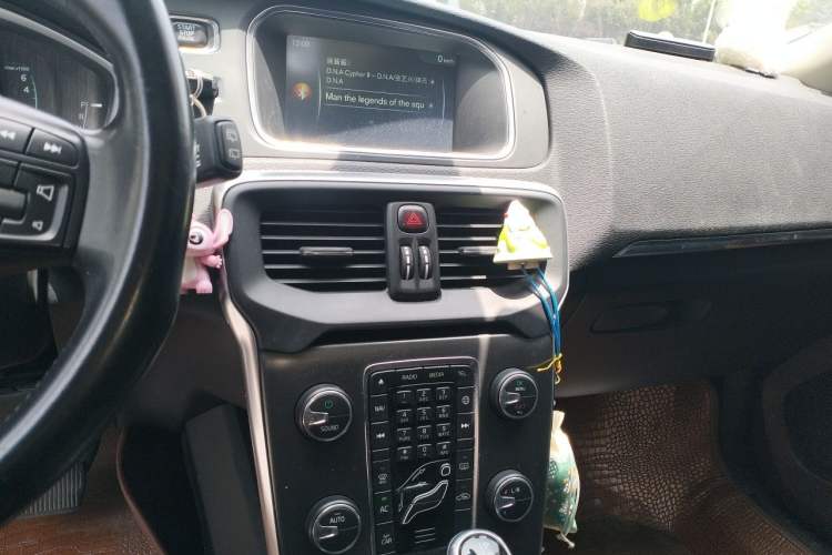 Used Volvo V40 2015 1.6T Zhiya Edition Audio And AC Panel