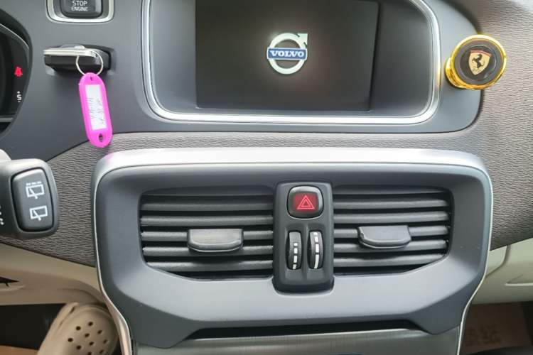 Used Volvo V40 2015 1.6T Zhiyi Edition Audio And AC Panel