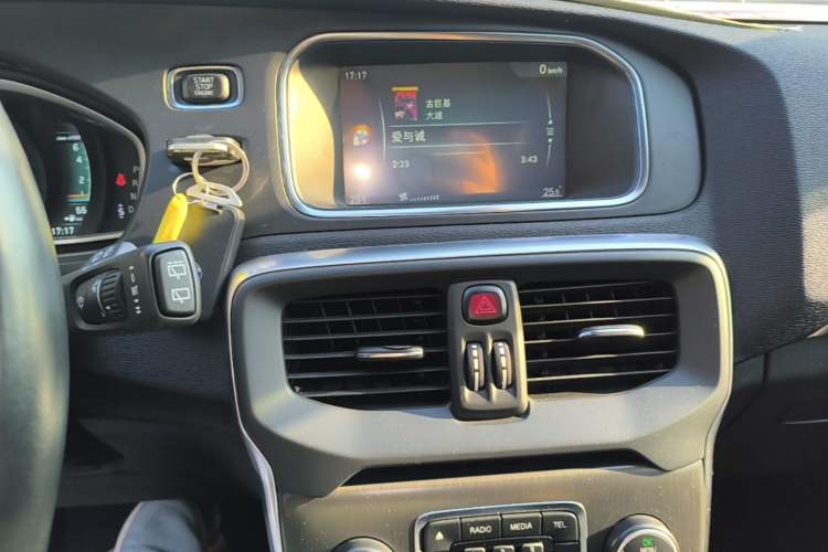 Used Volvo V40 2015 1.6T Zhiyi Edition Audio And AC Panel
