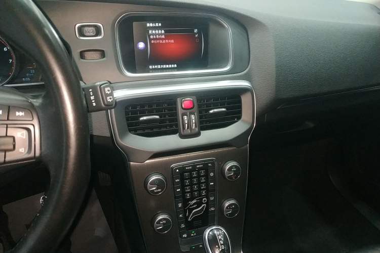 Used Volvo V40 2015 1.6T Zhiya Edition Audio And AC Panel