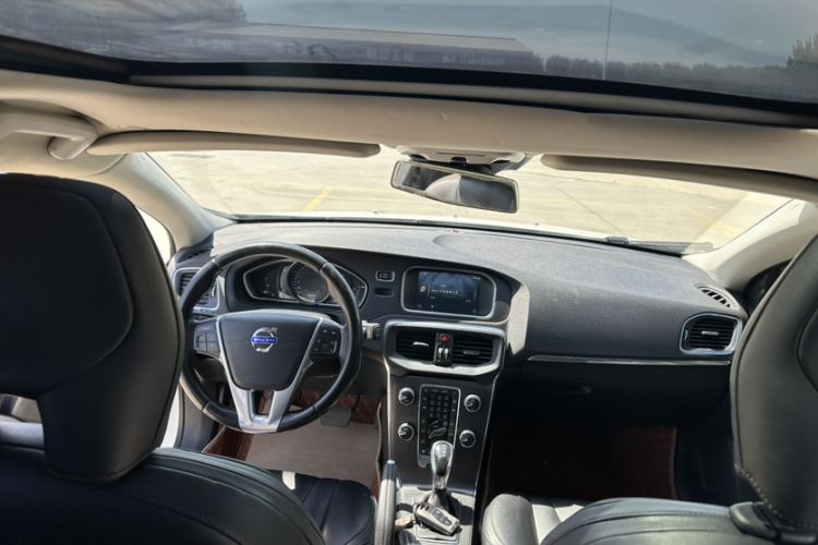 Used Volvo V40 2015 1.6T Zhiya Edition Audio And AC Panel