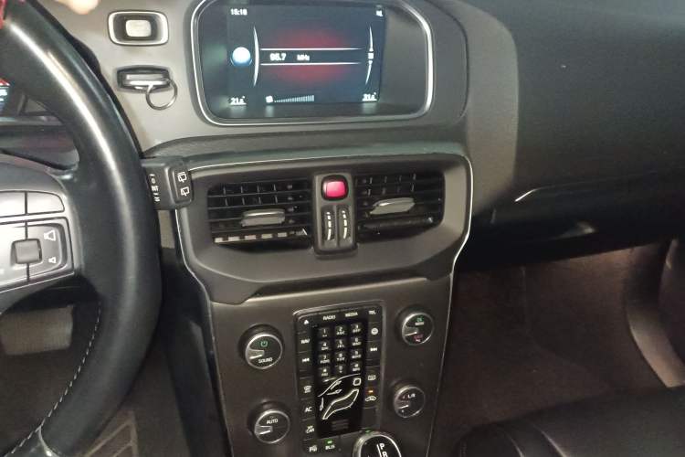 Used Volvo V40 2015 1.6T Zhiya Edition Audio And AC Panel
