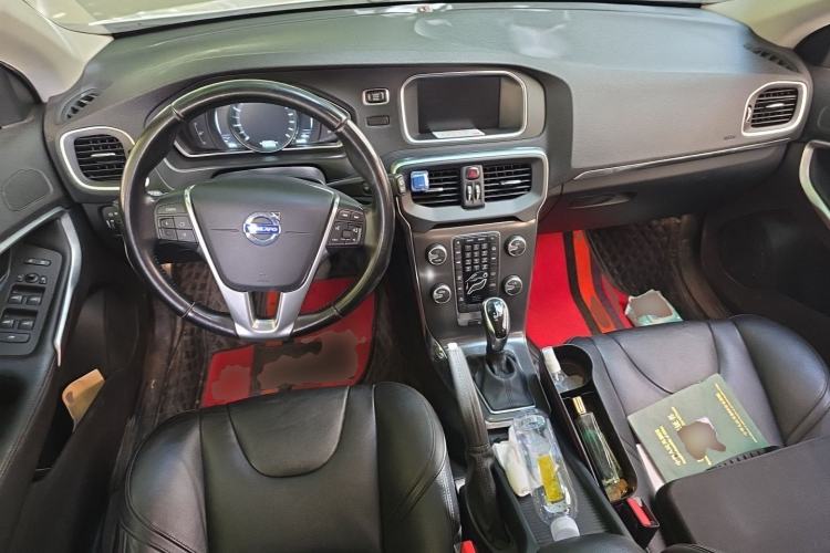 Used Volvo V40 2015 1.6T Zhiyi Edition Center Console