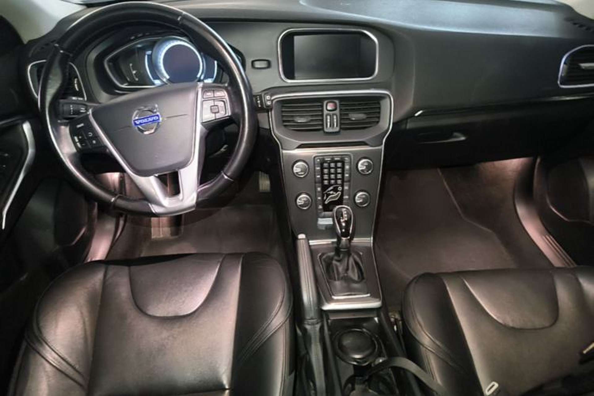 Used Volvo V40 2015 1.6T Zhiyi Edition Center Console