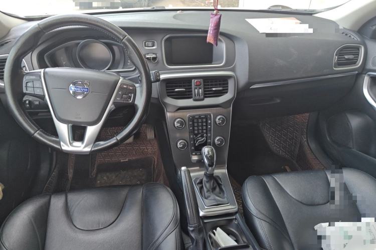 Used Volvo V40 2015 1.6T Zhiya Edition Center Console