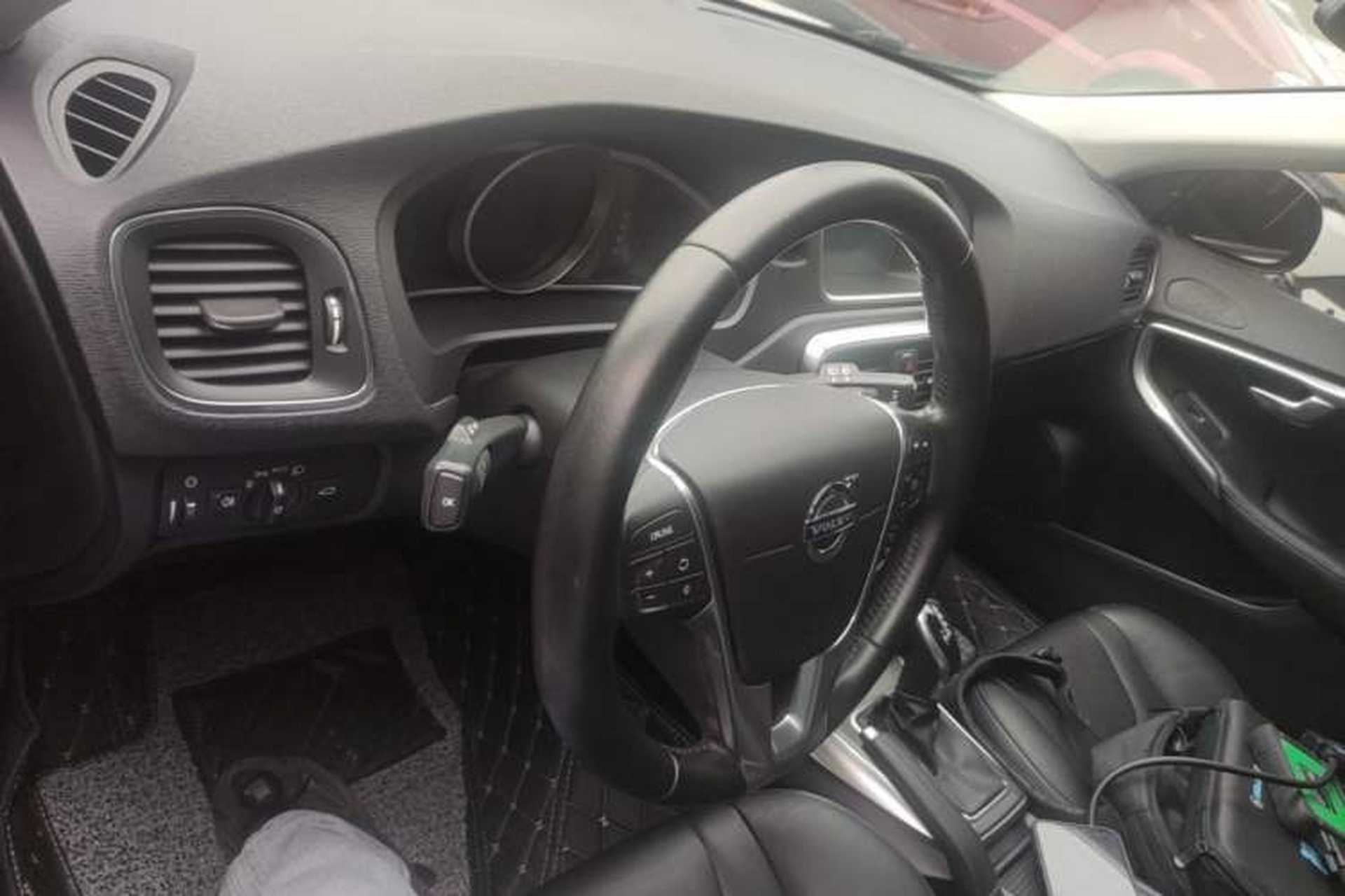 Used Volvo V40 2015 1.6T Zhiya Edition Center Console