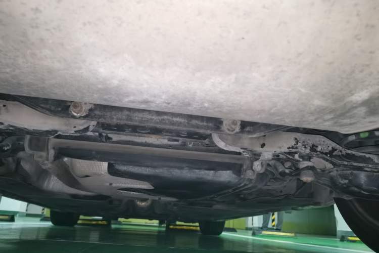 Used Volvo V40 2015 1.6T Zhiya Edition Chassis Rear