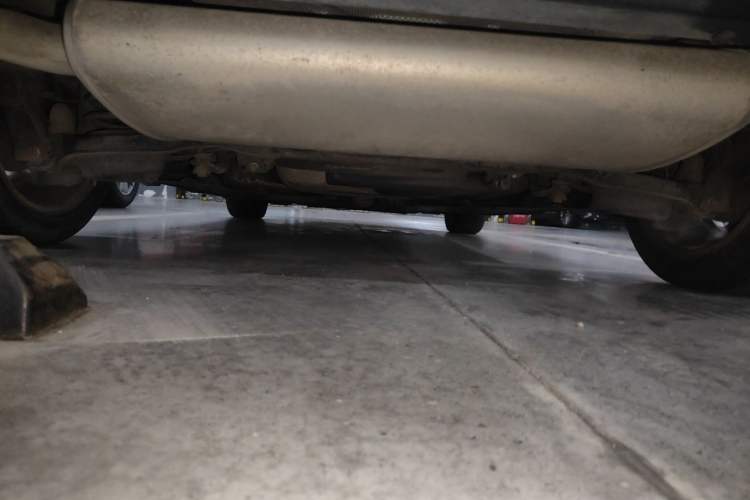 Used Volvo V40 2015 1.6T Zhiyi Edition Chassis Rear