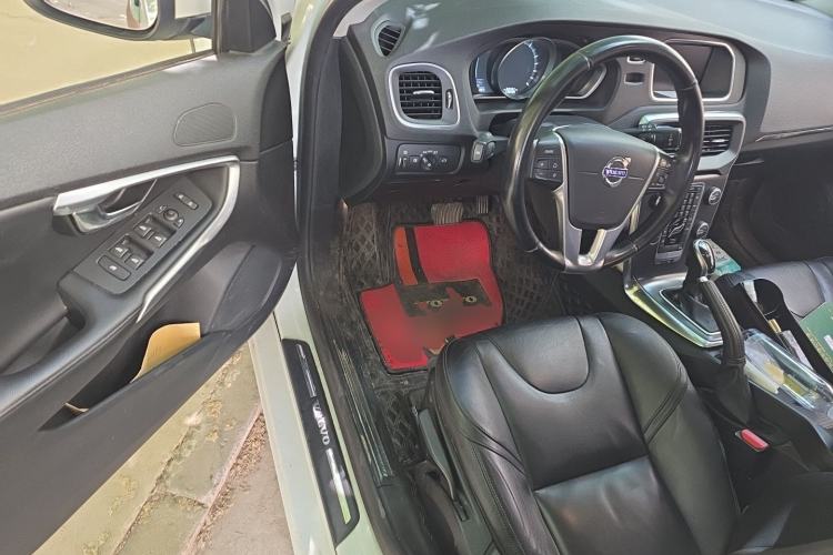 Used Volvo V40 2015 1.6T Zhiyi Edition Driver Seat