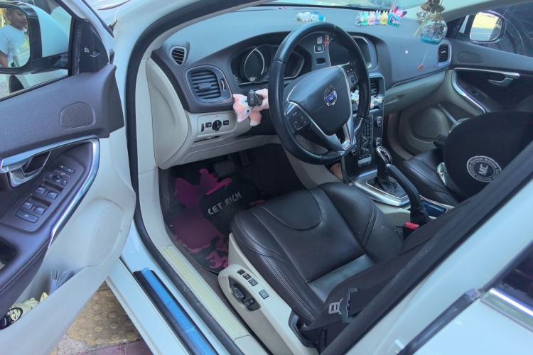 Used Volvo V40 2015 1.6T Zhiya Edition Driver Seat