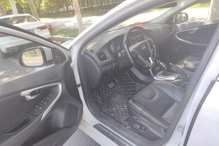 Used Volvo V40 2015 1.6T Zhiya Edition Driver Seat
