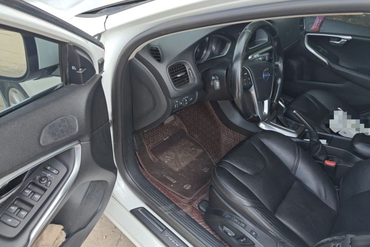Used Volvo V40 2015 1.6T Zhiya Edition Driver Seat