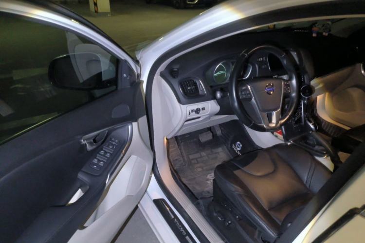 Used Volvo V40 2015 1.6T Zhiya Edition Driver Seat