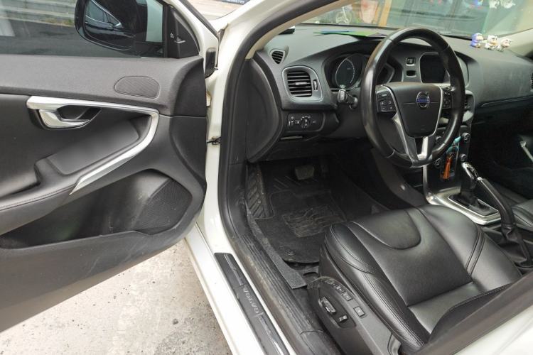 Used Volvo V40 2015 1.6T Zhiya Edition Driver Seat