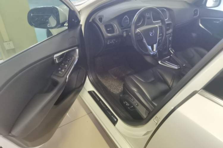 Used Volvo V40 2015 1.6T Zhiya Edition Driver Seat