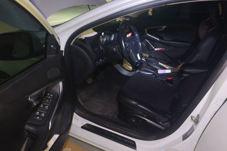 Used Volvo V40 2015 1.6T Zhiya Edition Driver Seat