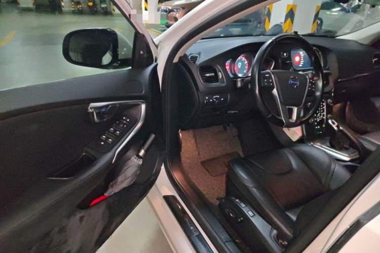 Used Volvo V40 2015 1.6T Zhiya Edition Driver Seat