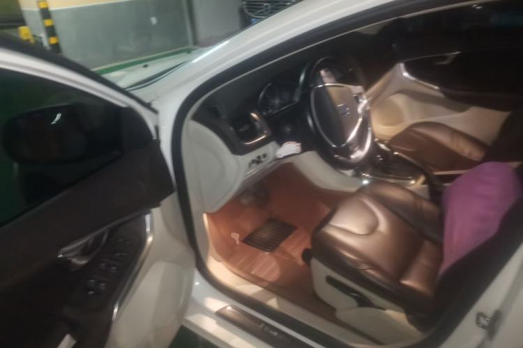 Used Volvo V40 2015 1.6T Zhiyi Edition Driver Seat