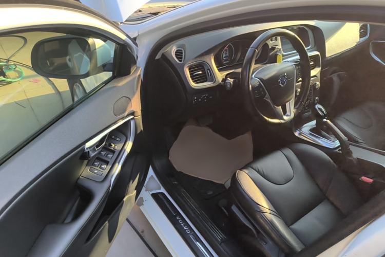 Used Volvo V40 2015 1.6T Zhiyi Edition Driver Seat