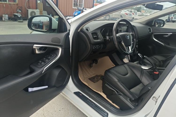 Used Volvo V40 2015 1.6T Zhiyi Edition Driver Seat