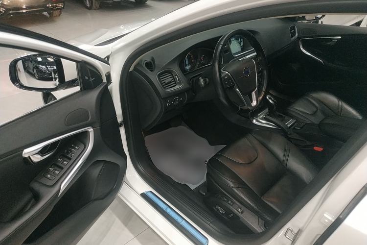Used Volvo V40 2015 1.6T Zhiya Edition Driver Seat