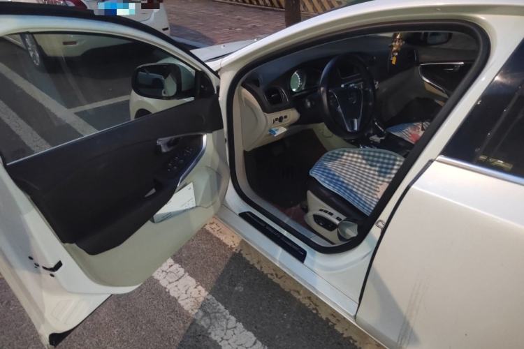 Used Volvo V40 2015 1.6T Zhiya Edition Driver Seat