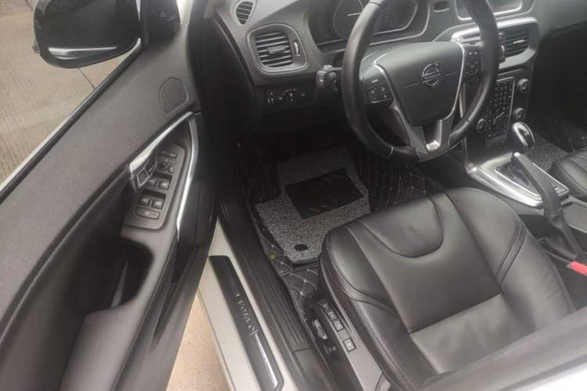 Used Volvo V40 2015 1.6T Zhiya Edition Driver Seat