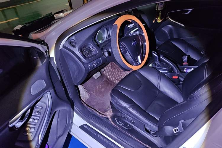 Used Volvo V40 2015 1.6T Zhiya Edition Driver Seat