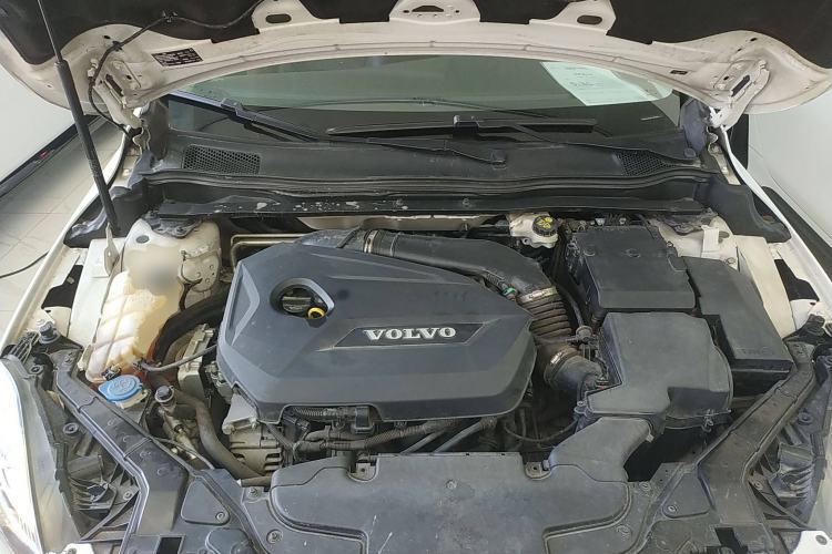 Used Volvo V40 2015 1.6T Zhiyi Edition Engine Bay