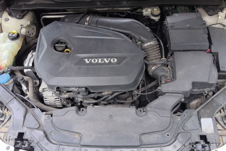 Used Volvo V40 2015 1.6T Zhiya Edition Engine Bay