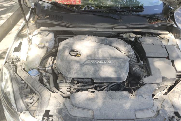 Used Volvo V40 2015 1.6T Zhiya Edition Engine Bay