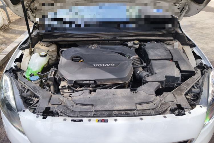Used Volvo V40 2015 1.6T Zhiyi Edition Engine Bay
