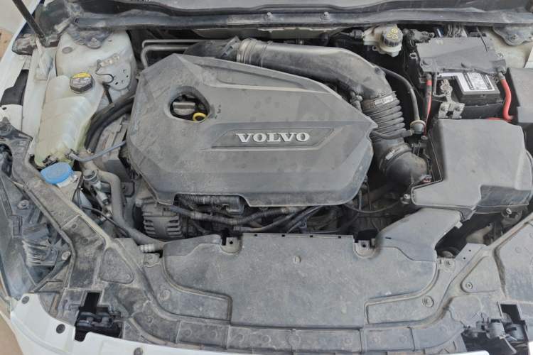 Used Volvo V40 2015 1.6T Zhiya Edition Engine Bay