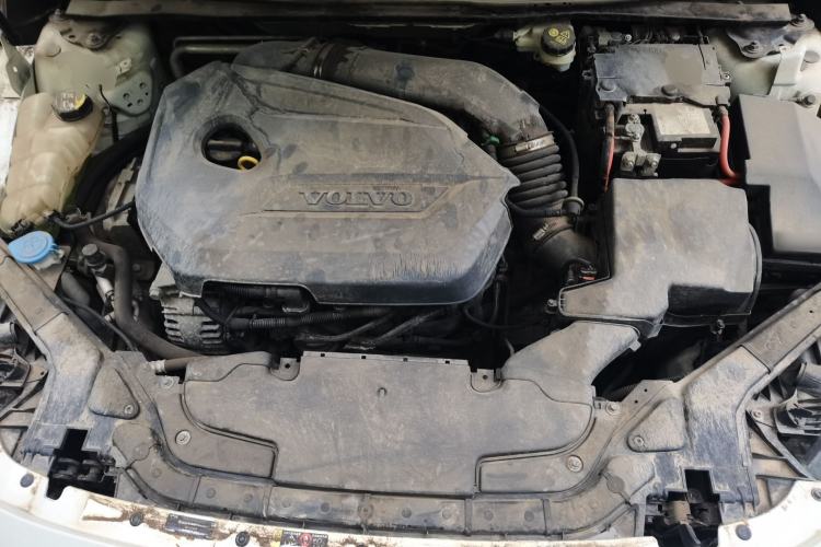 Used Volvo V40 2015 1.6T Zhiya Edition Engine Bay