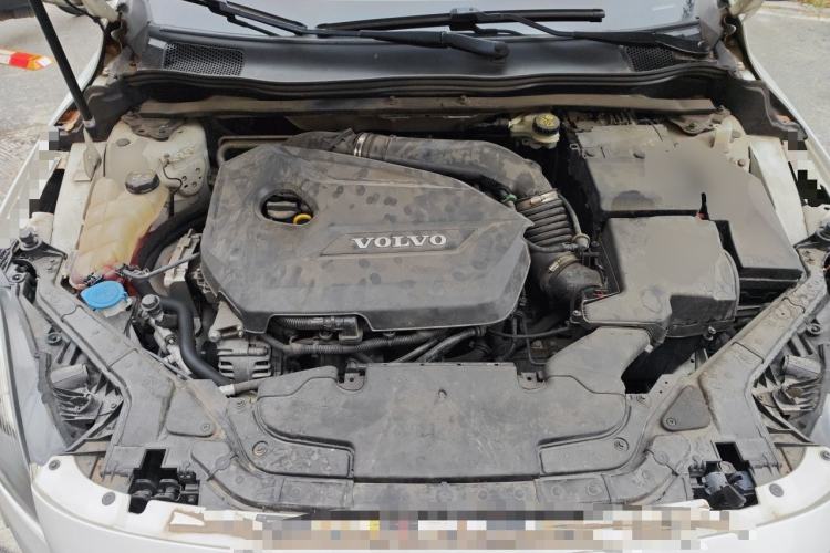 Used Volvo V40 2015 1.6T Zhiya Edition Engine Bay