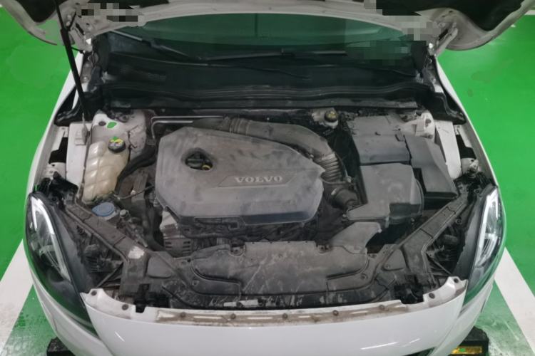 Used Volvo V40 2015 1.6T Zhiya Edition Engine Bay
