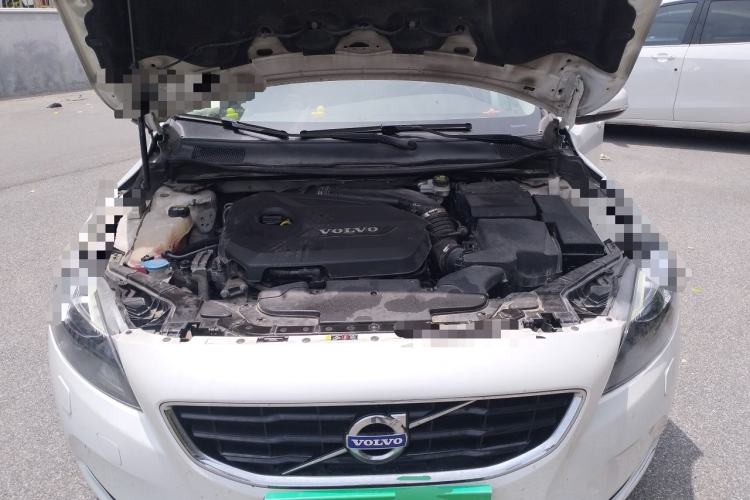Used Volvo V40 2015 1.6T Zhiya Edition Engine Bay